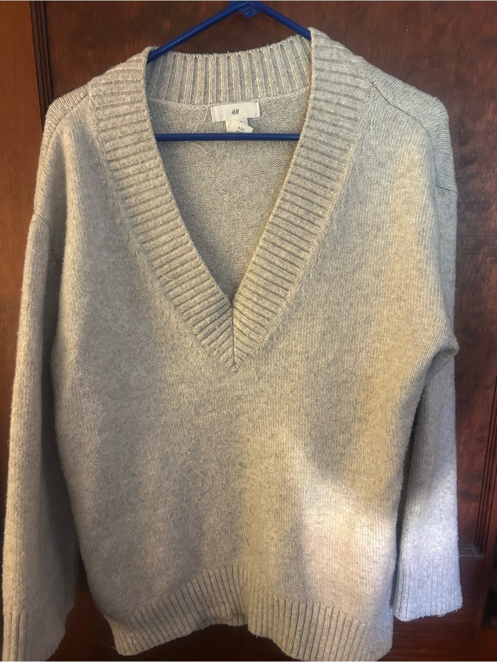 H&M Women's Light Heather Gray V-Neck Sweater